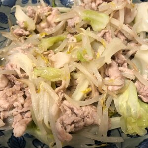 キャベツと豚肉たっぷり野菜炒め